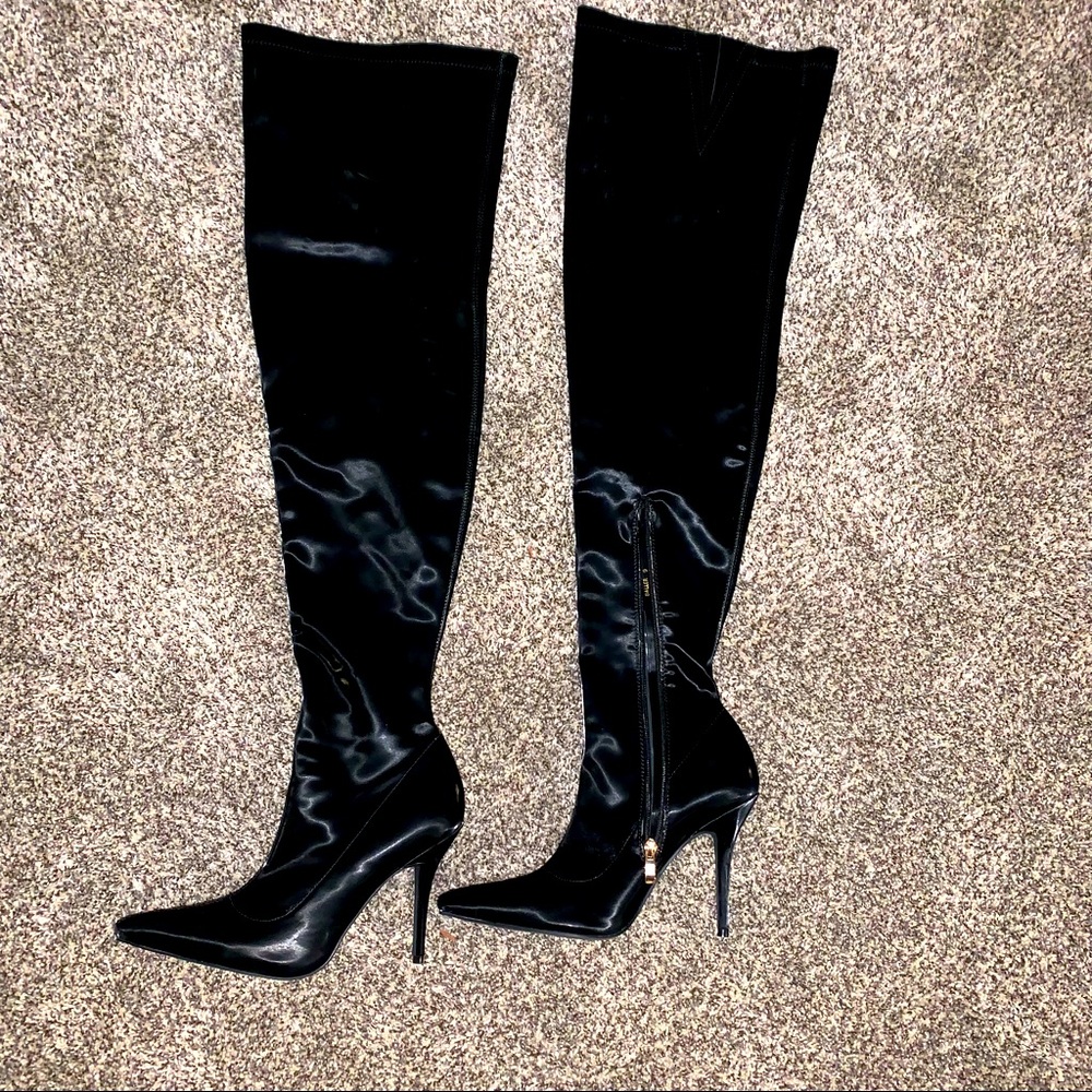 NEW!! Azalea Wang “Liquid Velvet” thigh high boots